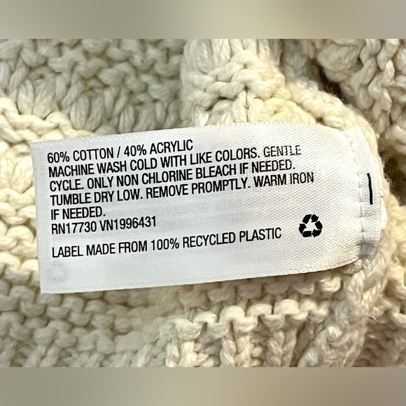 Universal Thread Women’s Cream Knit Warm Cozy Sweater Size Small - Picture 10 of 14